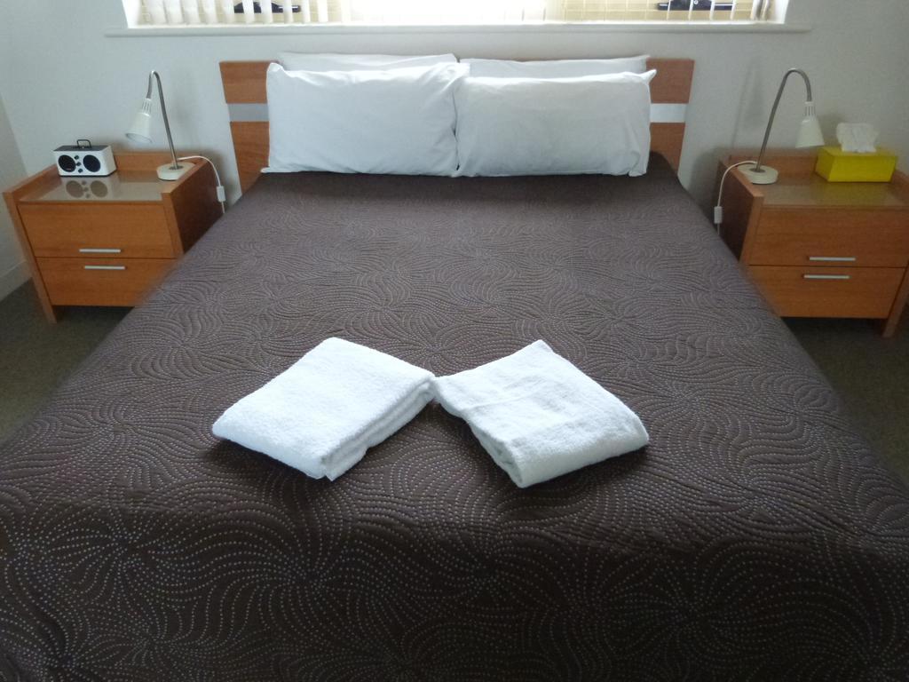 Glenelg Holiday Apartments - Corfu Adelaide Phòng bức ảnh